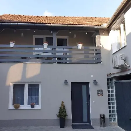 Πανσιόν B&B Home *
