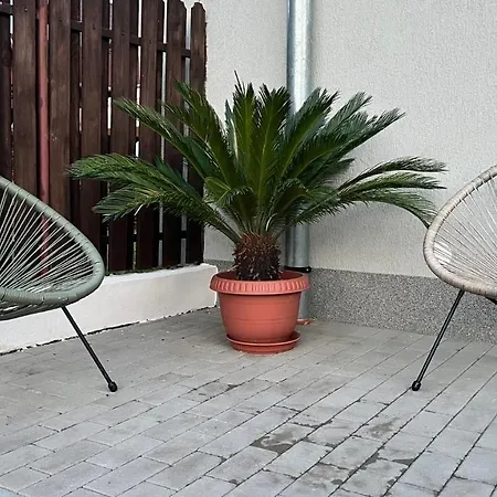 B&B Home Πανσιόν